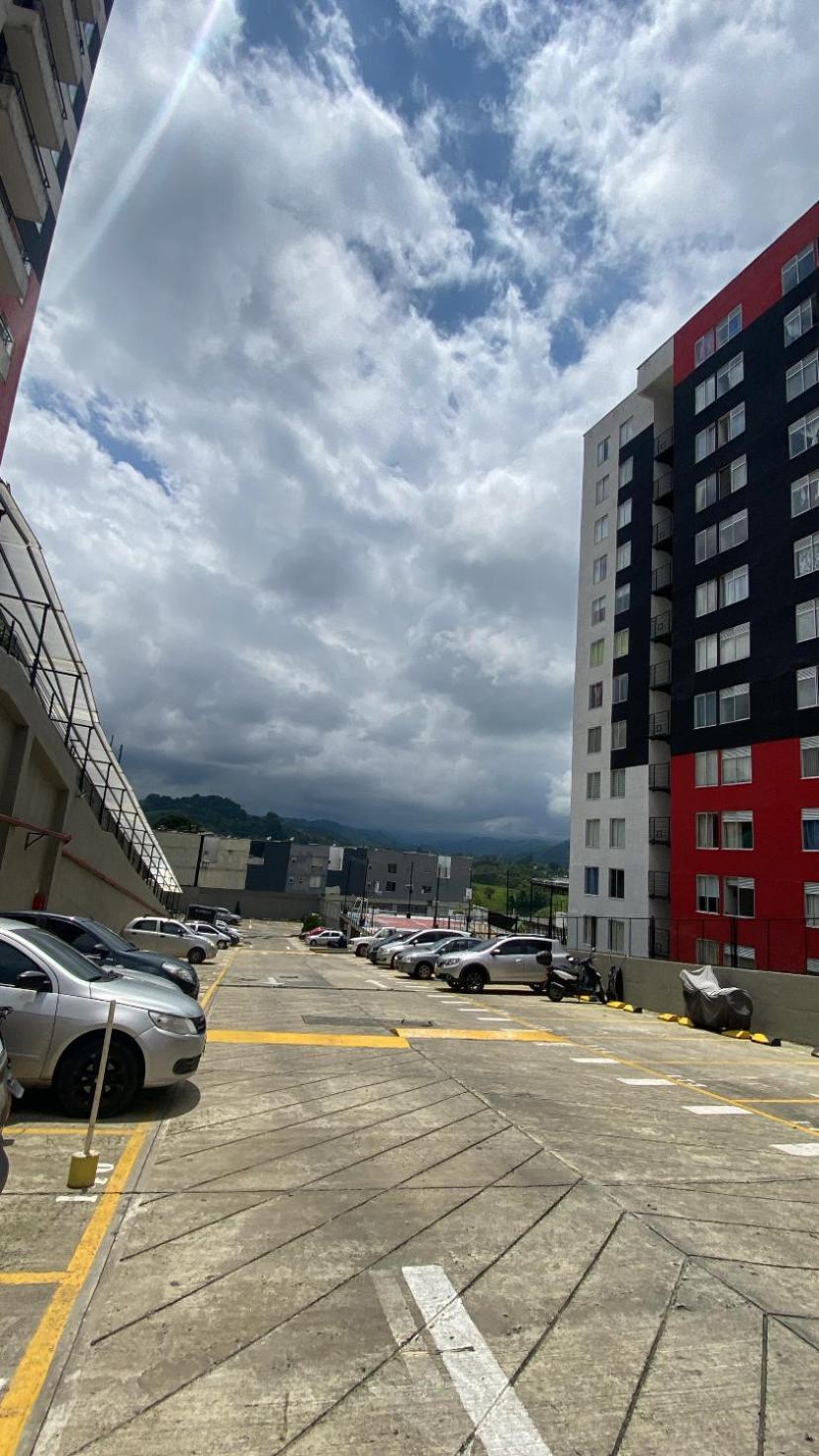 Martin Hermoso Lugar Con Vista A Montanas Y Piscina *