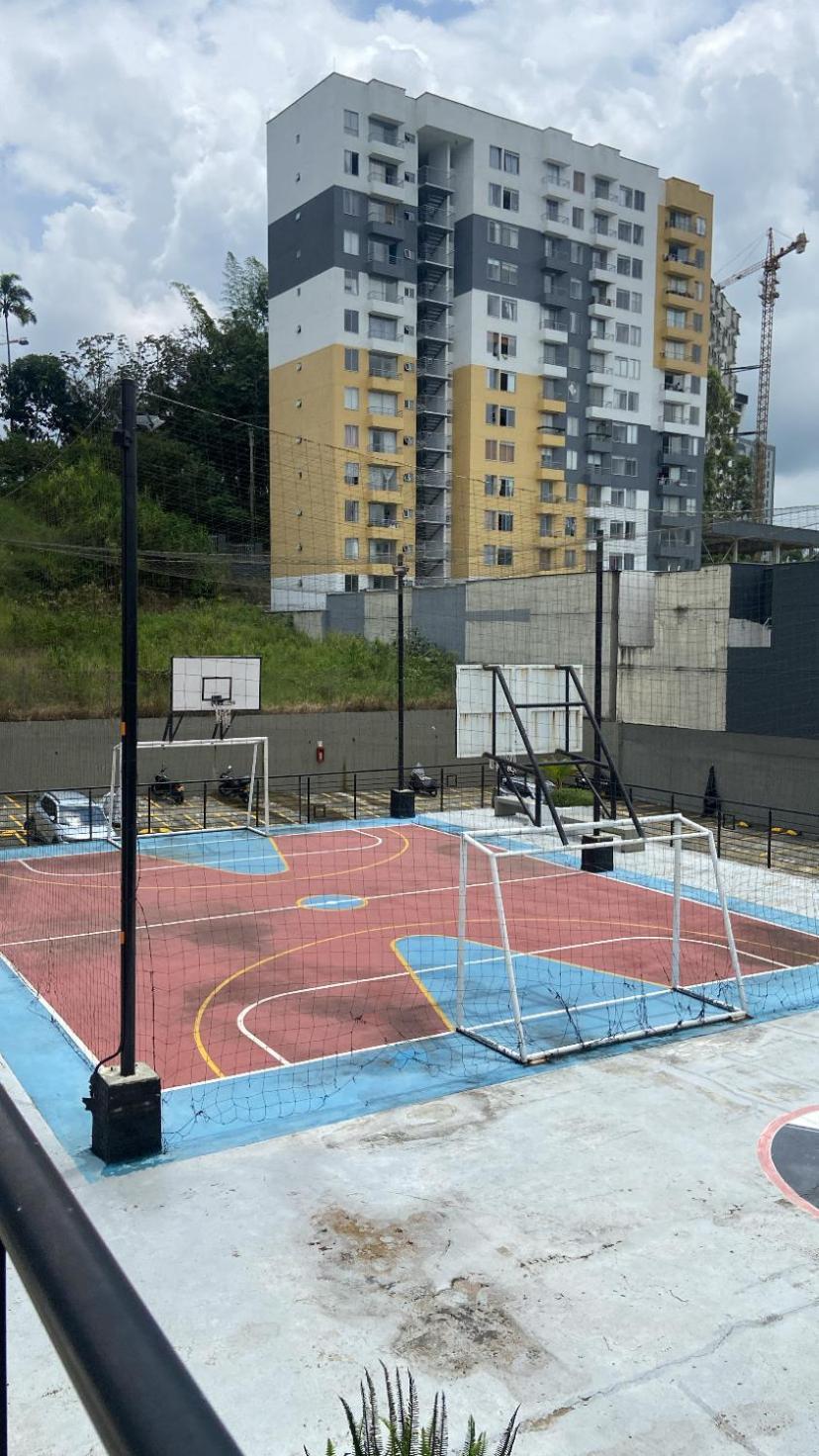Martin Hermoso Lugar Con Vista A Montanas Y Piscina
